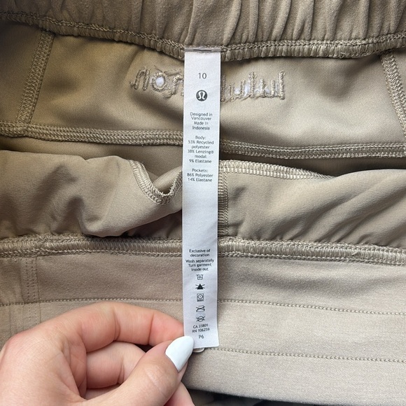 Lululemon Soft Ambitions High Rise Short 4" color trench cream size 10 - Picture 2 of 7